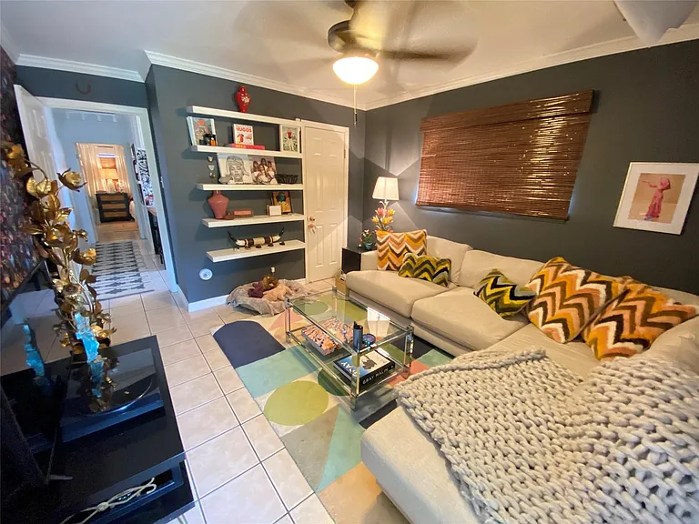 510 1/2 Moody St — Photo 4