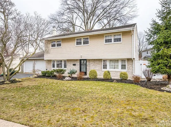 4 Hallo St, Edison, NJ 08837