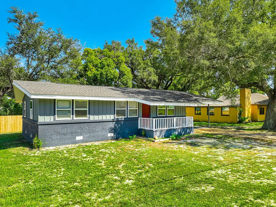 526 Bay Ave