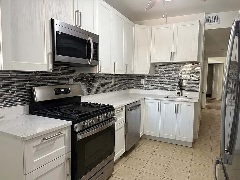 2602 W 47th St #2R — Photo 4
