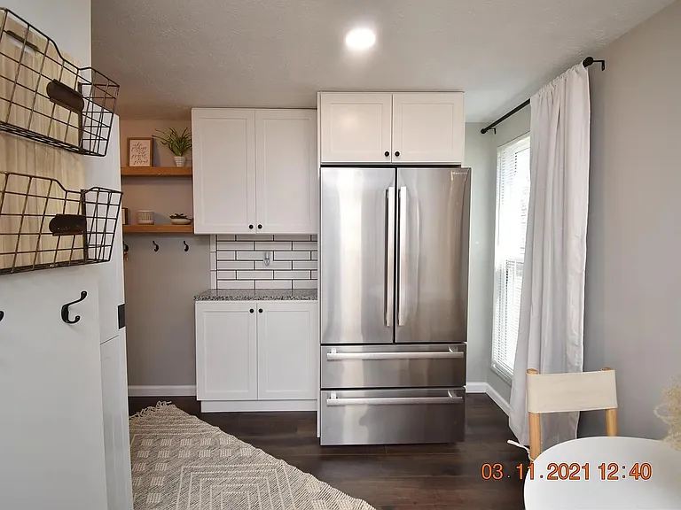 722 S Poplar St — Photo 3