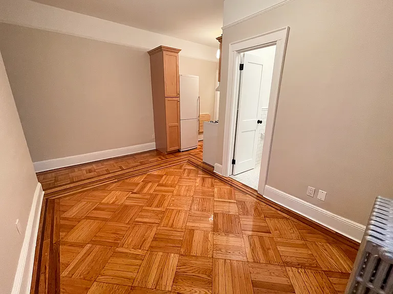 2407 19th St #2R — Photo 2