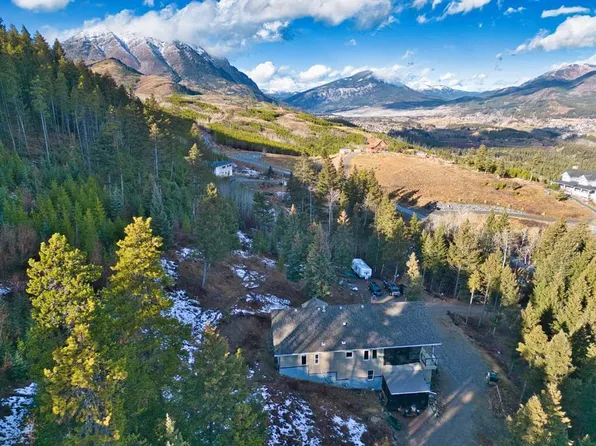 109 N Adanac Rise, Crowsnest Pass, AB T0K 1C0