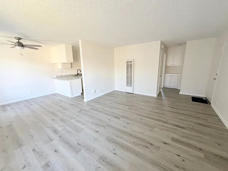 7121 21st St #18 — Photo 3