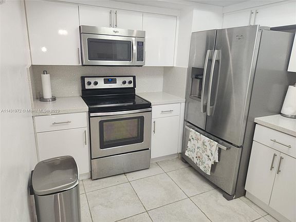 5th image of 20350 W Country Club Dr #1084