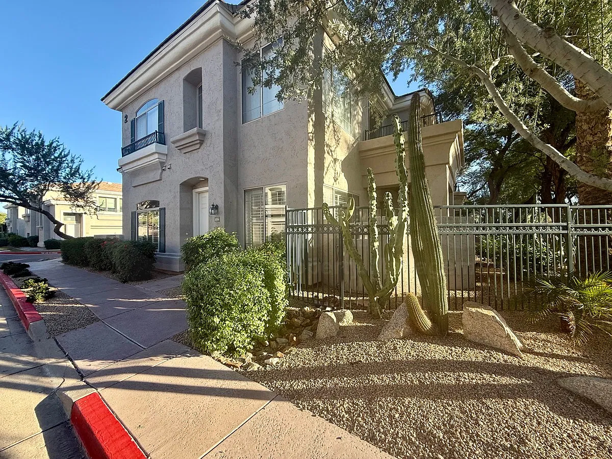 2 bed, 2.0 bath, 1244 sqft, $2,650 — Photo 2