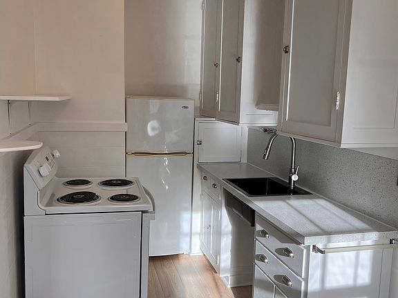 5th image of 500 W Franklin St APT 5