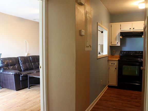 2nd image of 1434 Bradley Dr