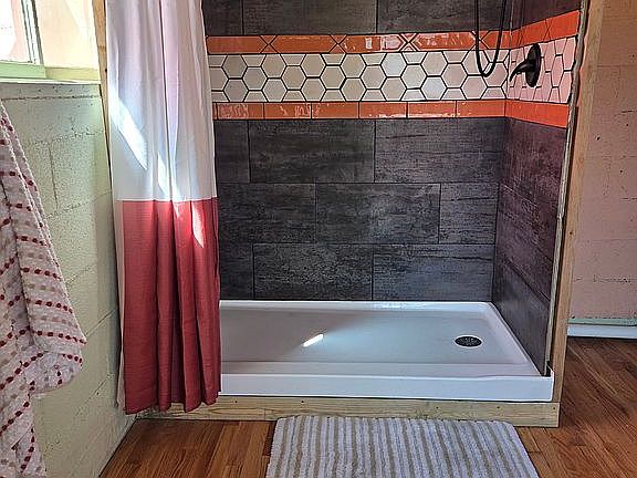 5th image of 608 N Black St