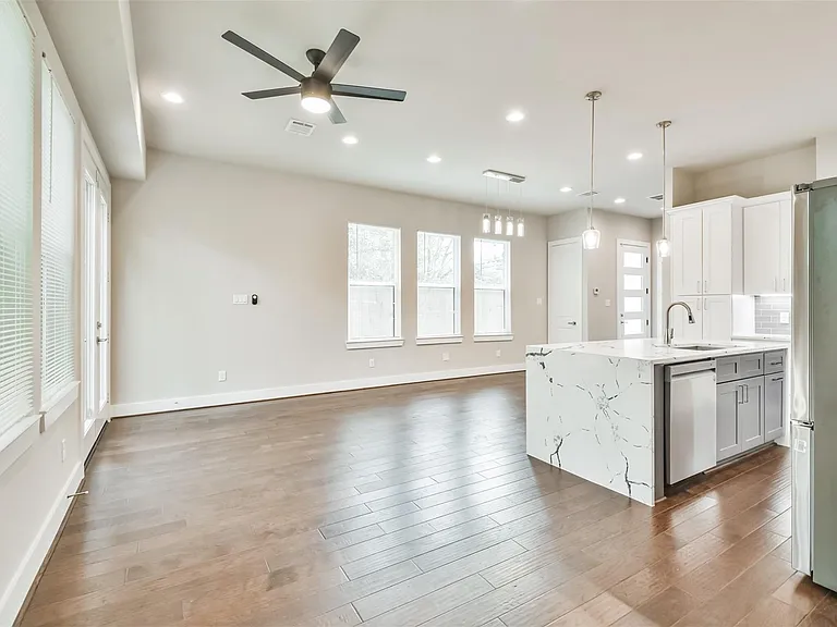 810 Mansfield St — Photo 15