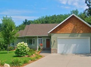 1828 Dale Ct N, Roseville, MN 55113