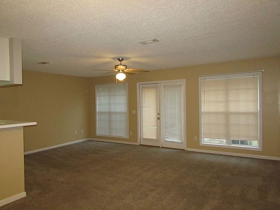 5th image of 135 Woodberry Dr