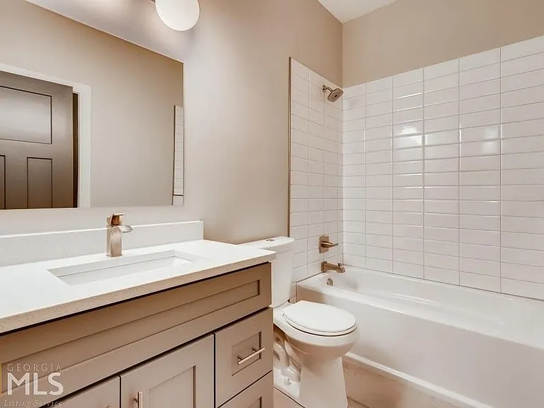 1253 Princess Ave SW — Photo 14