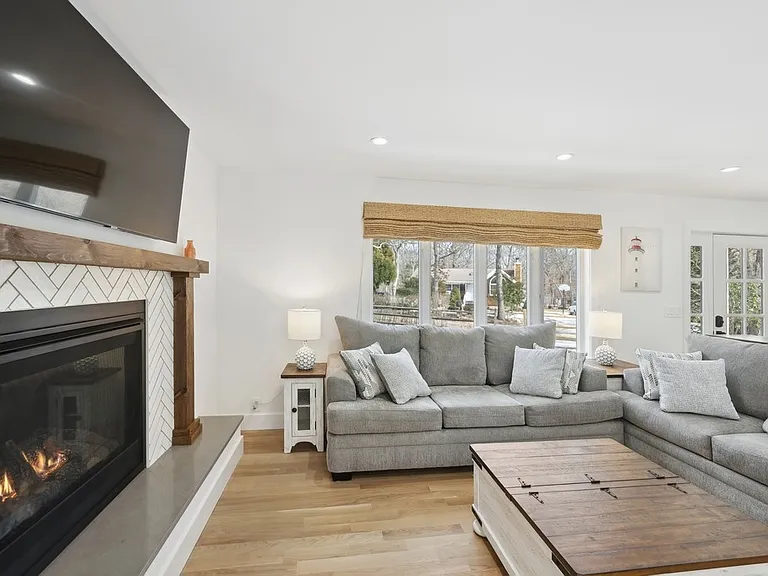498 Springs Fireplace Rd — Photo 8