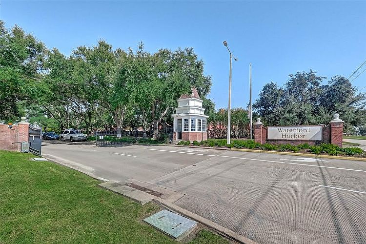 1st image of 409 Waterford Way