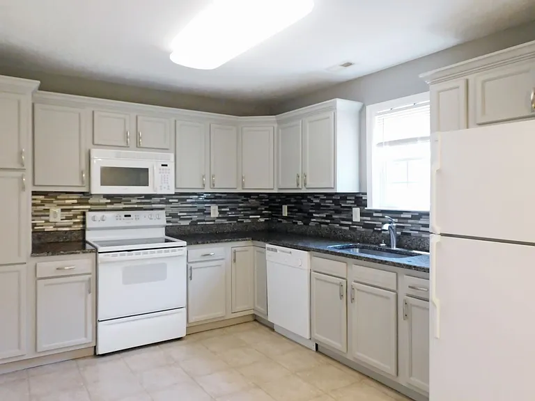 46165 Kayak Ct #A — Photo 8