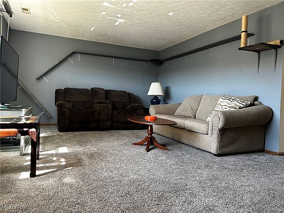 2nd image of 6923 N Parkway Dr