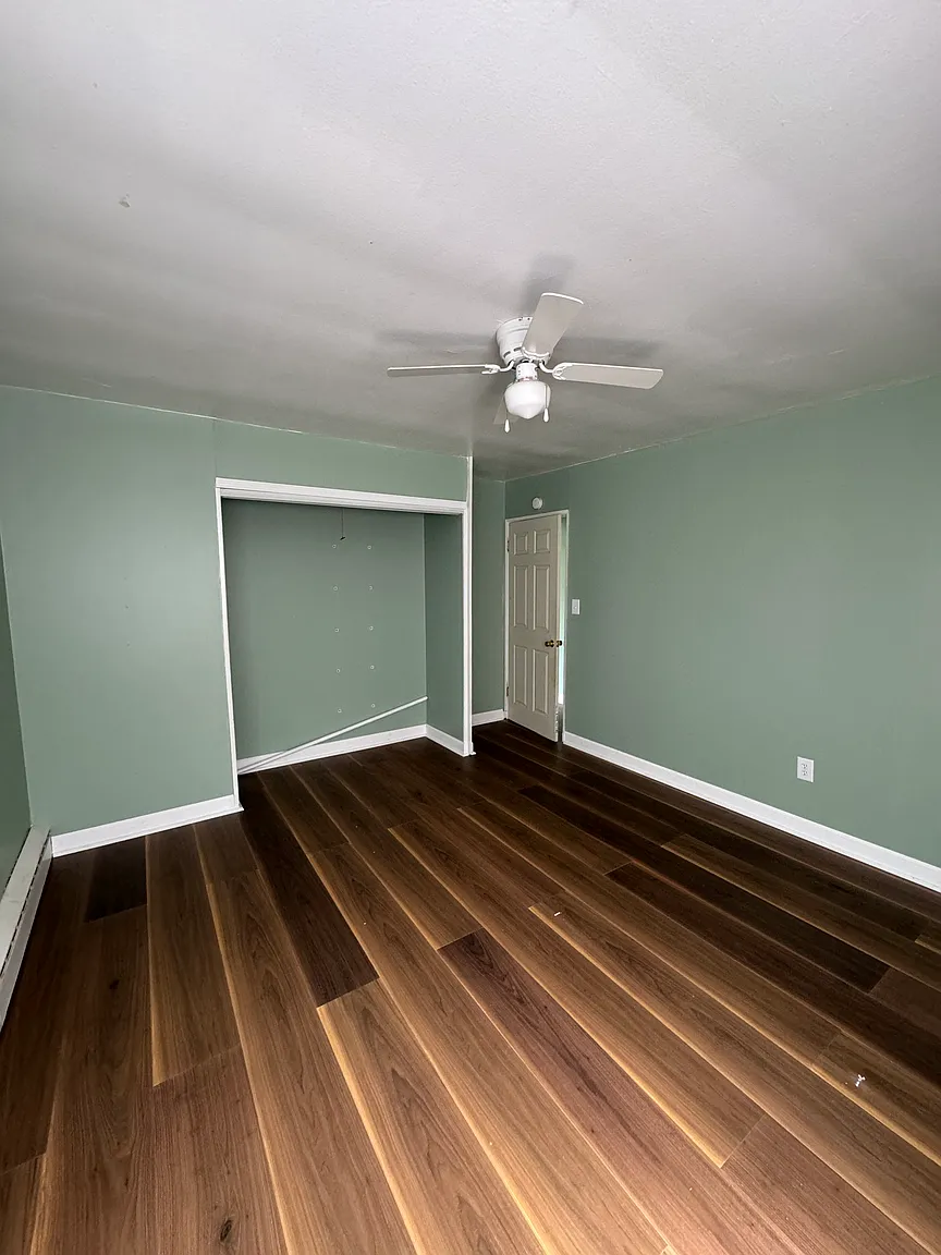610 Woodlawn Ave photo 1