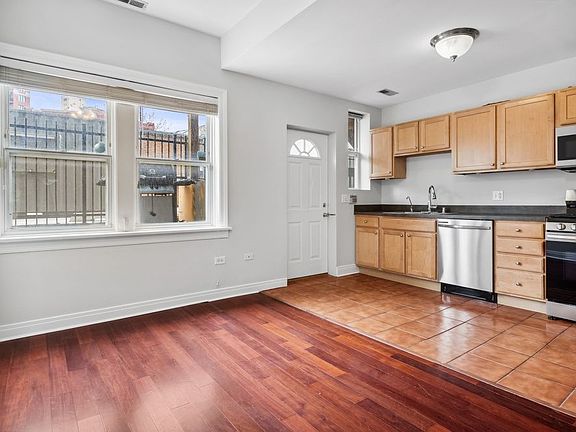 4th image of 744 W Melrose St Unit A