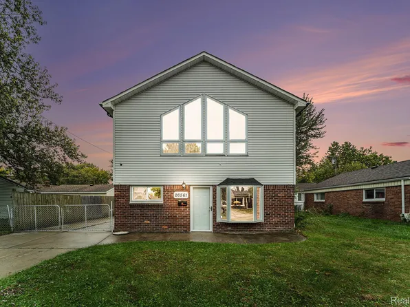 26561 Barnes St, Roseville, MI 48066