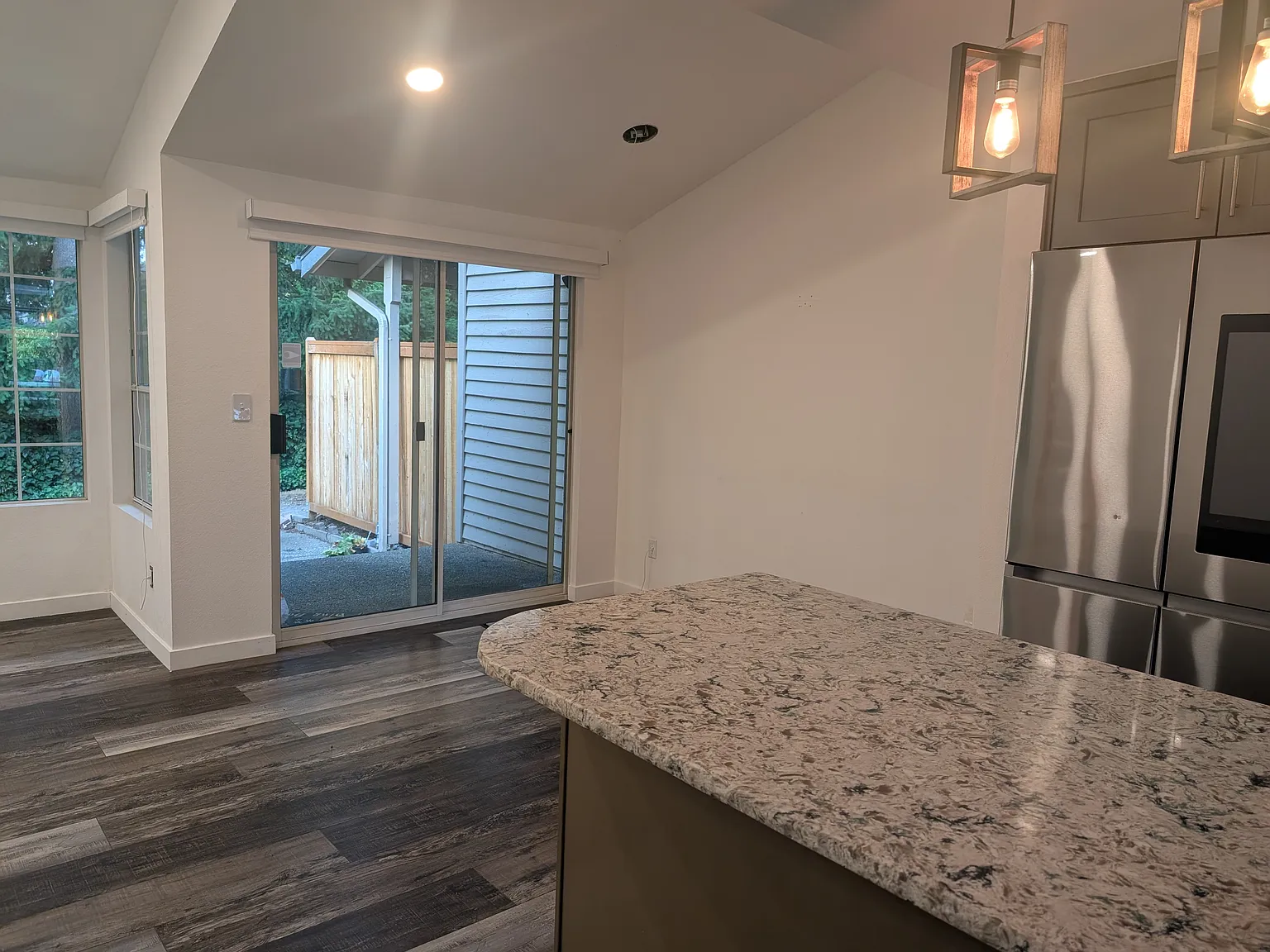 3 bed, 2.5 bath, 1450 sqft, $4,100 — Photo 4