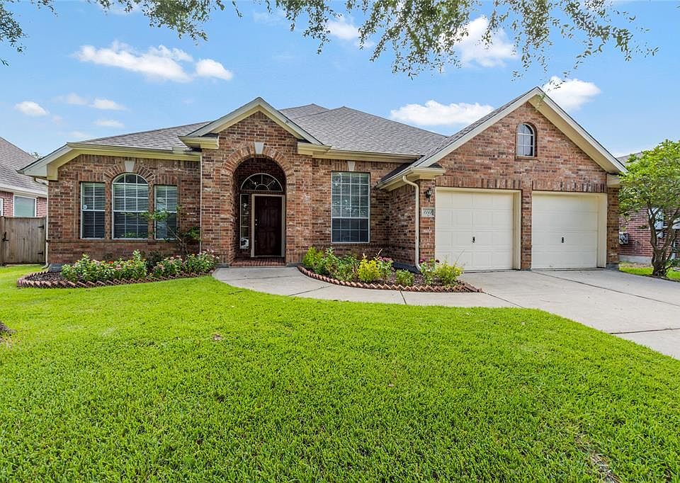 Great curb appeal, all brick home!