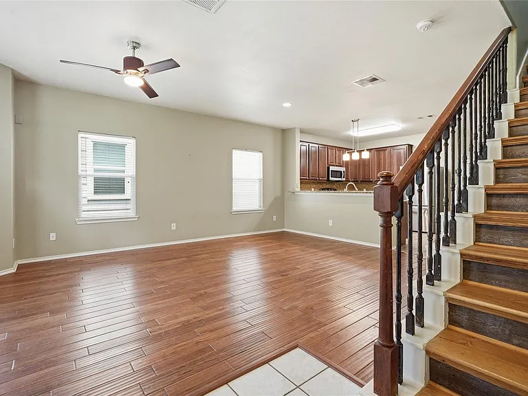 2031 Kemah Village Dr — Photo 3