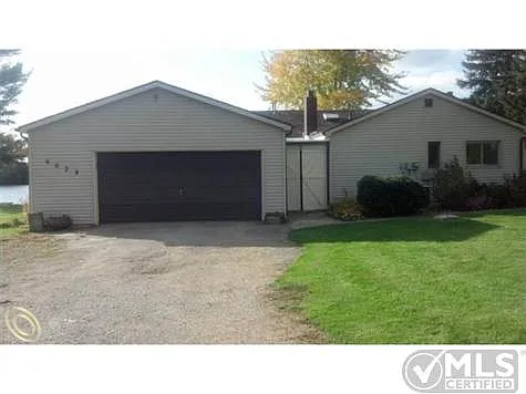 9028 Hunter Grv photo 1