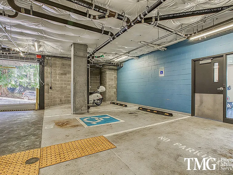 Corbett Heights Apartment Homes — Photo 9