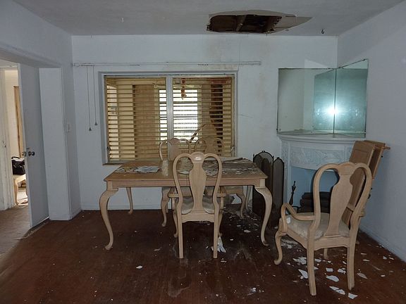 2nd image of 825 NE 17th Way