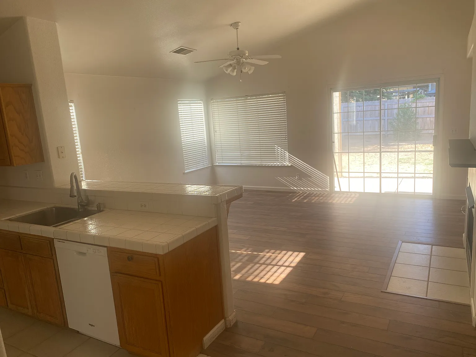 4 bed, 2.5 bath, 1640 sqft, $2,485 — Photo 2