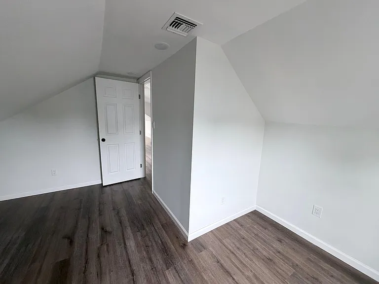 264 Greylock Pkwy #3 — Photo 5