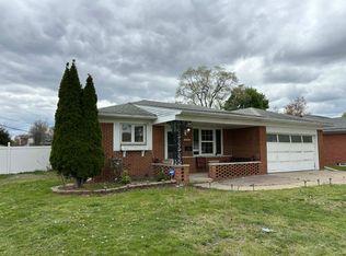 29105 Palomino Dr, Warren, MI 48093