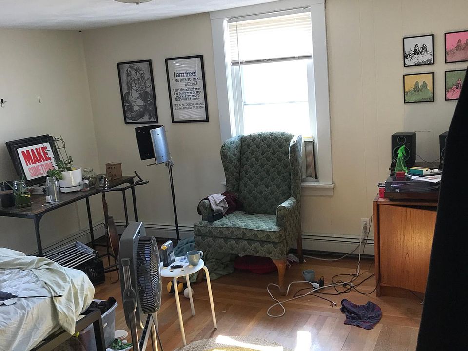 1st large bedroom with double closet