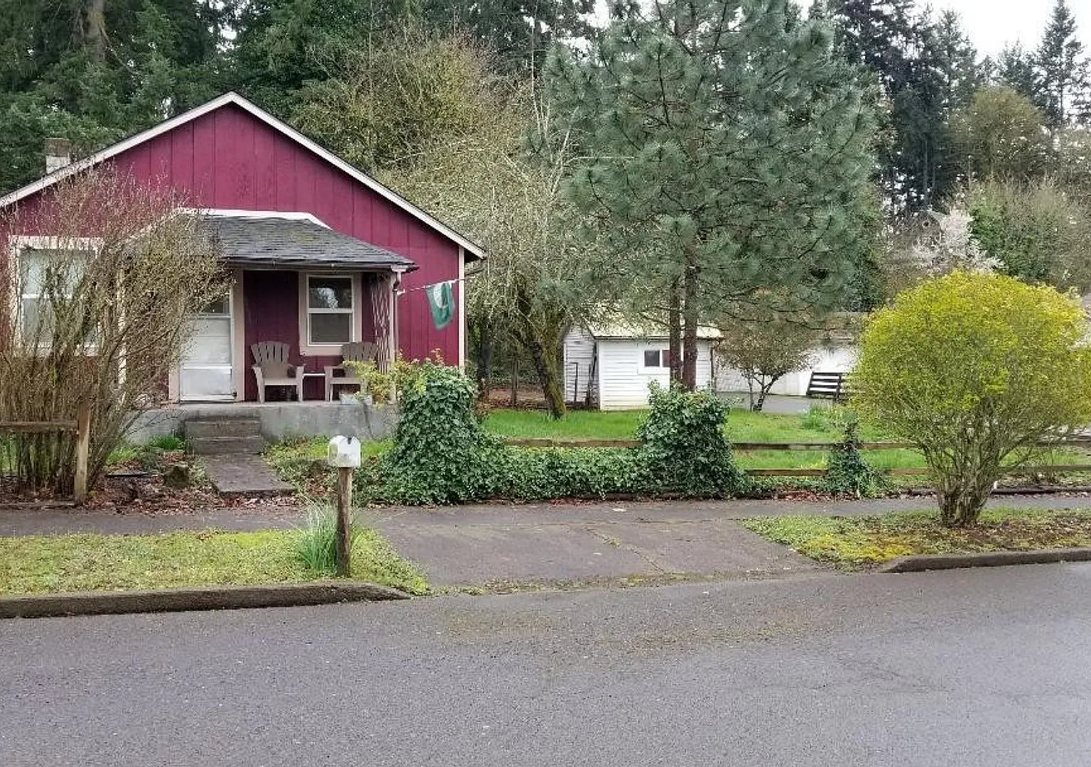 Pet Friendly 2Bed: 1Bath Home w/Garage — Photo 1