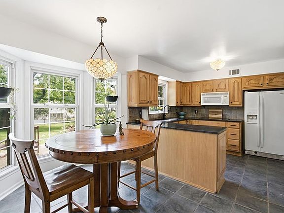 3rd image of 12739 Overbrook Rd