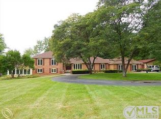 16300 Windy Knoll Dr, Holly, MI 48442