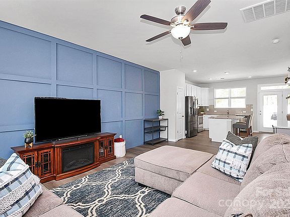 2nd image of 642 Sweet Bonnie Ln