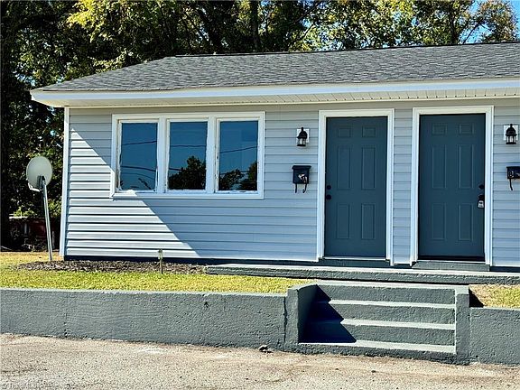 3rd image of 507 Saunders Pl #A & B