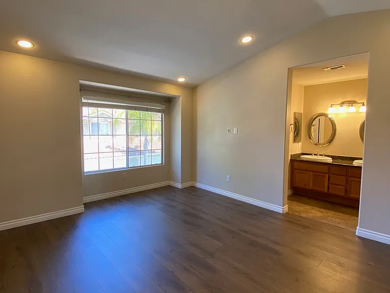 12488 Creekview Dr — Photo 11