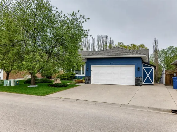 260 W Westchester Way, Chestermere, AB T1X 1E2