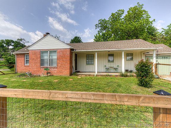 3rd image of 704 N Knoxville Ave