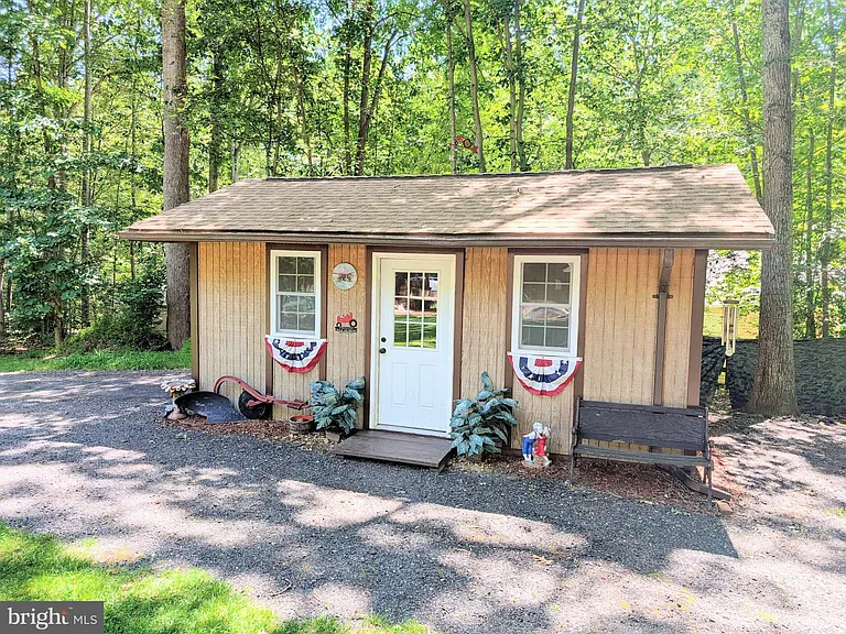 6997 Gilbeth Rd — Photo 36