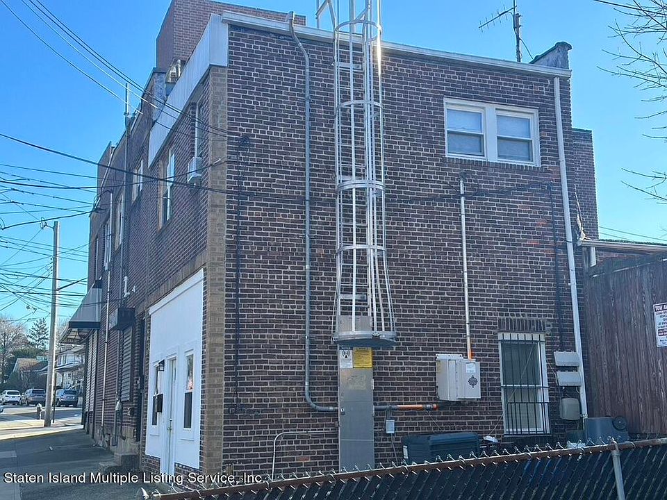 2nd image of 420 Manor Rd