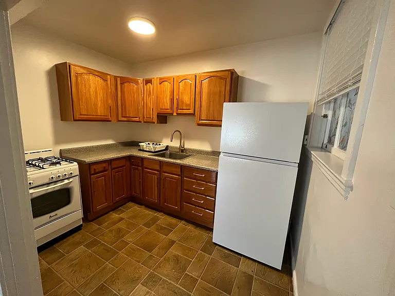 2415 Bryant St — Photo 2