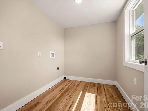 5th image of 323 Stepp Ave