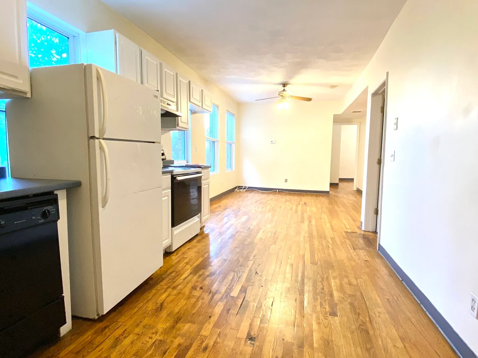 3 bed, 9999 sqft, $4,800 — Photo 3