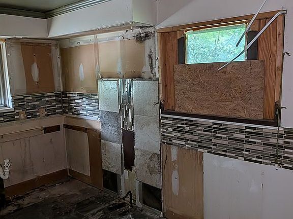 5th image of 9814 Gibson Ave
