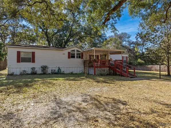 8566 E Beacon Ct, Floral City, FL 34436