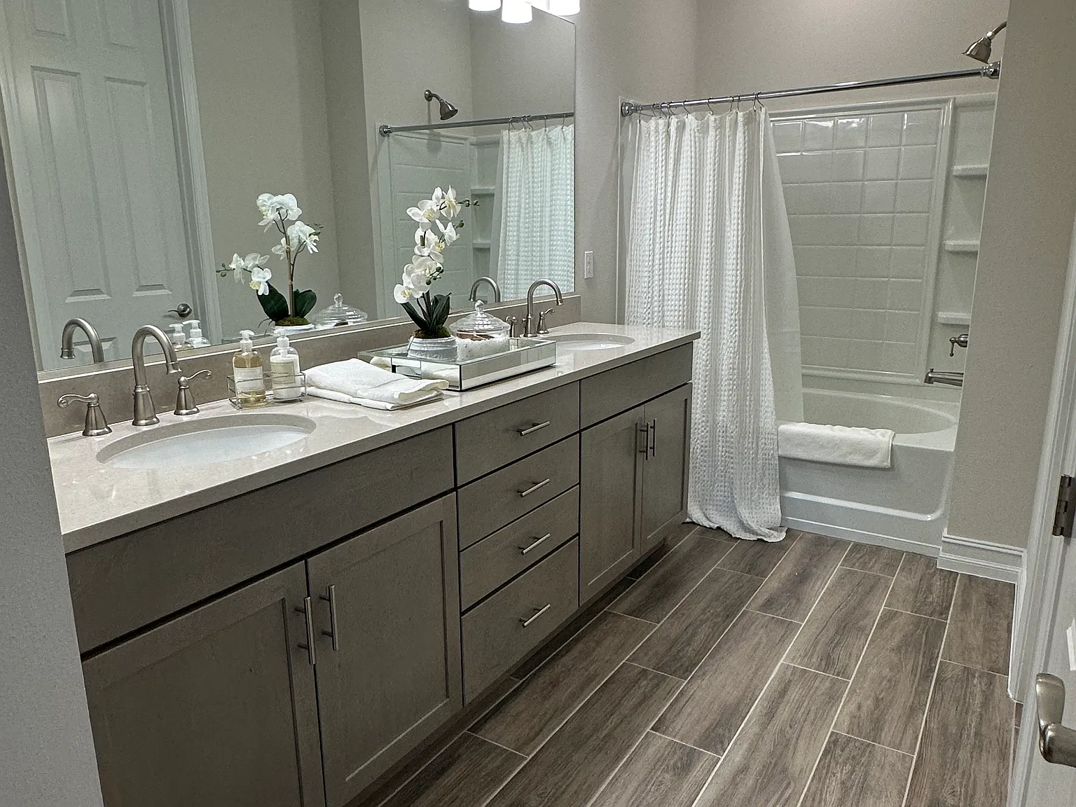 2 bed, 1862 sqft, $4,500 — Photo 4